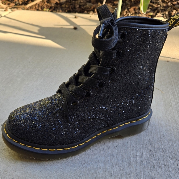 Dr. Martens Shoes - ISO Right Shoe or Sell Left, 7